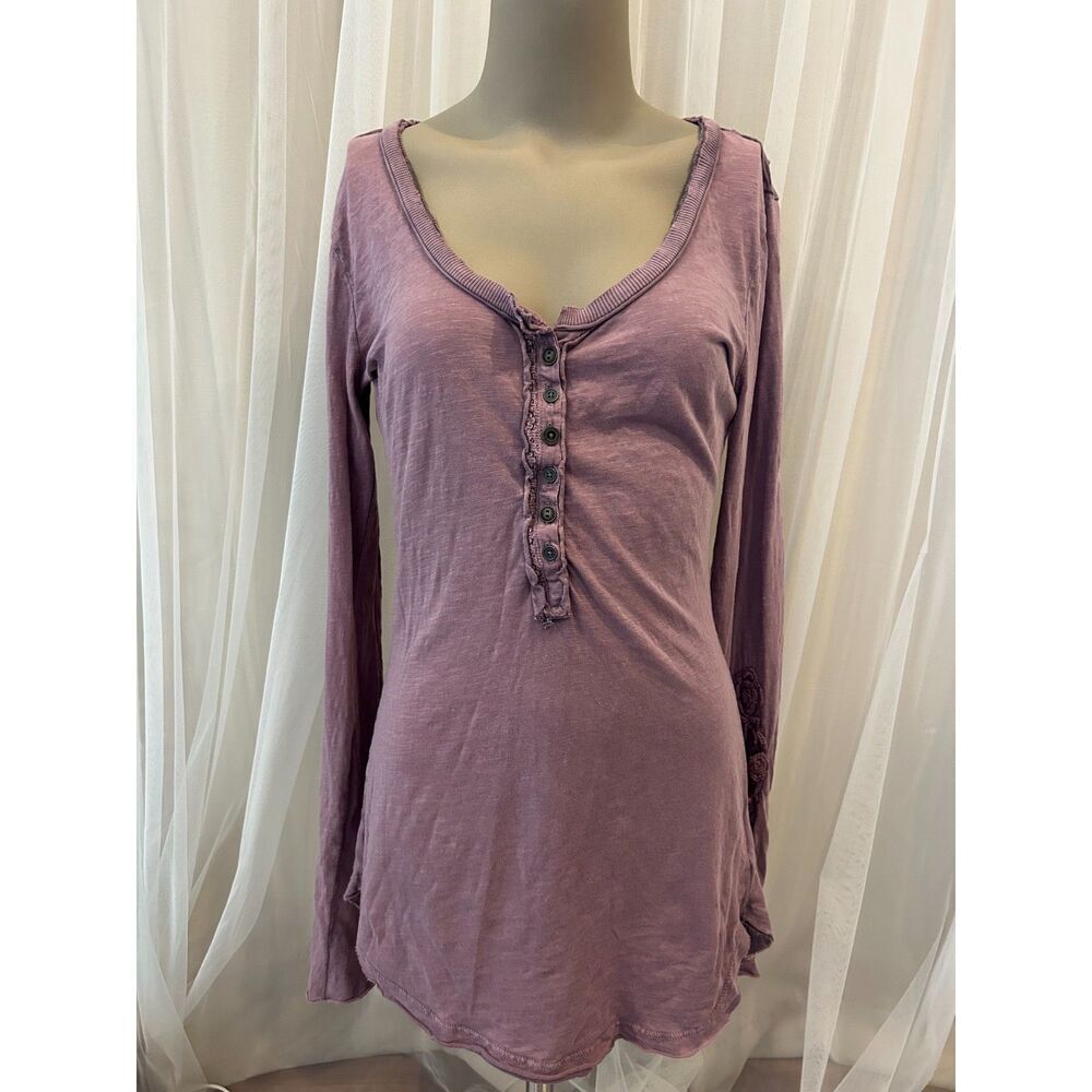 Free People long sleeve shirt 100% Cotton - worn by Elena - Size Medium